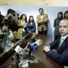 El alcalde de Boadilla, Arturo González Panera, comparece tras el pleno en el que formalizó su dimis