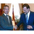 Mariano Rajoy y el líder del PNV, Iñigo Urkullu, en la reunión que en julio del 2010 sirvió para desbloquear las relaciones entre ambos partidos.