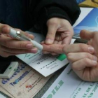 El control de la glucosa en la sangre es el paso más importante para vigilar la diabetes.