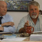 Conrado Blanco, cronista oficial de La Bañeza, y Laureano Rubio, profesor de la Universidad.