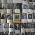 Retratos de algunos de los muertos en el museo del campo de exterminio nazi de Mauthausen.