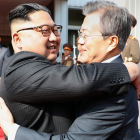 El presidente norcoreano, Kim Jong-un, y el de Corea del Sur, Moon Jae-in. CHEONG WA DAE