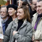 La esposa del activista, Koro Castellano, en una acción frente a la embajada de Dinamarca.