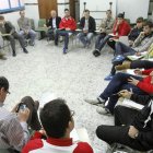 Los miembros de SOS Ademar en su reunión de ayer.