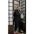 Zapatero sale del hemiciclo tras la comparecencia.