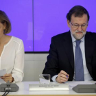 María Dolores de Cospedal y Mariano Rajoy, el pasado febrero, en una ejecutiva del PP.