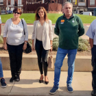 El grupo popular, ayer frente al parking del Melgar. DANIEL PISABARRO