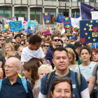 Los manifestantes recorren las calles de Londres para clamar contra la salida de la UE. SEAN DEMPSEY