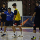 Cadenas espera que el equipo mejore sus prestaciones en la línea defensiva en Pamplona. FERNANDO OTERO