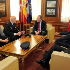 La recepción del alcalde al nuevo jefe de la Policía Nacional en Castilla y León, de visita en nuestra ciudad.
