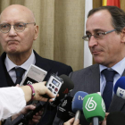El hepatólogo Rodés y el ministro de Sanidad Alonso.