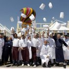 Los maestros heladeros posan en la foto de familia antes de comenzar el ‘Gelato World Tour’.