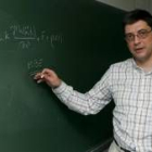 Antonio Brú explica la teoría matemática en la que se basa la terapia