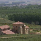Imagen de archivo de la ribera del Esla, presidida por el monasterio de San Miguel de Escalada.