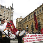 La cita comenzó en la plaza de Botines. F. OTERO PERANDONES