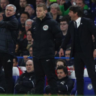 Mourinho y Conte durante el partido entre el Manchester United y el Chelsea de la FA Cup.