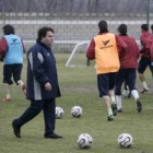 El entrenador culturalista Milo Abelleira trata de recuperar la confianza de su plantilla