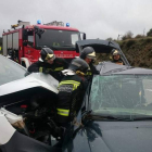 Los bomberos tuvieron que escarcelar a un herido.