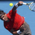 Nadal saca un servicio contra el estadounidense Ryan Sweeting .