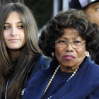 Paris Jackson y su abuela, Katharine, en el 2012.