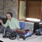 El periodista de La Mata de Curueño Luis Ignacio Fernández, alma de esta radio local.