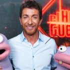 Pablo Motos, con las hormigas Trancas yBarrancas, en el programa de Antena 3 'El hormiguero'.