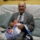 El socio más joven de la Deportiva sólo tiene cinco días de vida