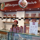 Una típica heladería italiana, cuyos cremosos productos artesanales podrían estar en peligro a juzgar por un estudio del Instituto del Helado Italiano.