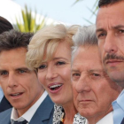 Noah  Baumbach, Ben Stiller, Emma Thompson, Dustin Hoffman y Adam Sandler, en la presentación de 'The Meyerowitz Stories' en Cannes.