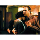 Whitney Houston y Kevin Costner bailando en una escena de la famosa película ’El guardaespaldas’.
