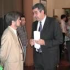 Vicente Cela escucha a Agustín García Millán el día de su investidura como alcalde de Villafranca
