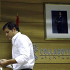 El alcalde de Collado Villalba, Agustín Juárez, en el anuncio de su dimisión.