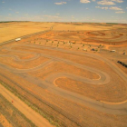 Fotografía aérea de la pista de karts del circuito Los Cucharales de Valencia de Don Juan. DL