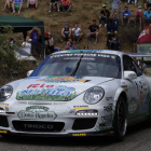 Sergio Vallejo, copilotado por su hermano Diego, a los mandos del poderoso Porsche 997 GT3 certificó que en el Rally Sprint Omaña no tiene rival. Campeón en las tres ediciones de la carrera, mostró una vez más su genio.