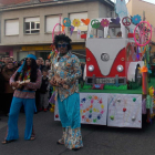 Los hippies, con su tradicional furgoneta Volkswagen. PLANILLO