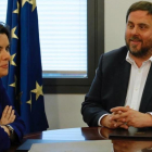 Soraya Sáenz de Santamaría y Oriol Junqueras, en la reunión que mantuvieron en la Moncloa el pasado 28 de abril.