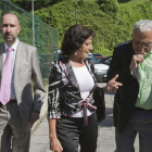 Los representantes de las tres comunidades implicadas charlan en la reunión del patronato.