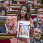 Arrimadas, responde a Puigdemont, en la sesión de ayer.