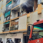 Fotografía de los efectos de una explosión de gas este jueves, en una vivienda ubicada en un bloque de pisos de la calle Hernando de Sotode Badajoz. JOSÉ LUIS REAL