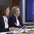 Milagros Marcos, junto a la consejera de Familia, Alicia García, en la rueda de prensa de ayer. GALLEGO