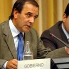 El ministro José Antonio Alonso, ayer, durante su comparecencia ante la comisión de Seguridad Vial