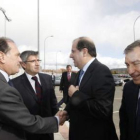 Villanueva, Fernández, Silván (al fondo), Herrera y Mateos, a las puertas del centro.