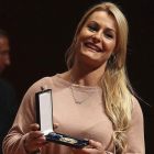 Lidia con su medalla de oro al Mérito Deportivo que recibió de manos del ministro Méndez de Vigo. GUILLÉN