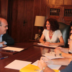 El director general de Calidad Ambiental (izquierda), ayer comn la alcaldesa de Ponferrada. DL