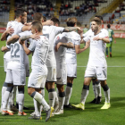 Jugadores de la Cultural, en el partido ante el Guijuelo. MARCIANO PÉREZ