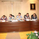 Concejales del PSOE y la UPL en la sesión plenaria.