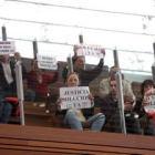 Funcionarios de Justicia, ayer en Valladolid en el Pleno de las Cortes