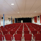 Imagen del salón de actos del centro cívico tras las mejoras. DL