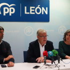 García Vega, Silván y Mayo, ayer en León. J. NOTARIO