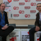 Ignacio Fernández, secretario de CC OO en León, y Manuel Mayo, responsable de UGT en la provincia, ayer en la presentación del 1º de Mayo.